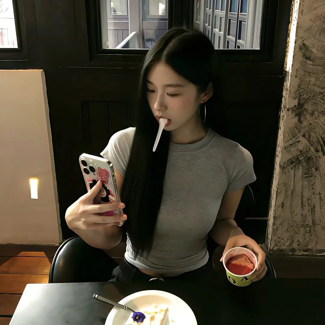 他从火光中走来